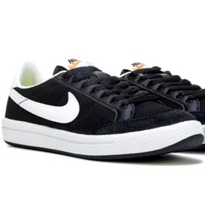 Nike Womans Sneakers size 8.5